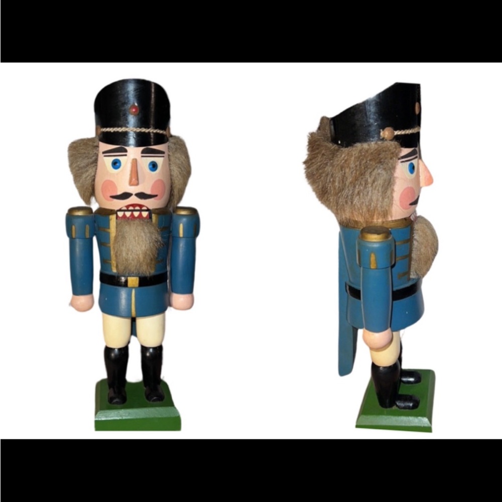 Nutcracker Soldier King Military 11” Seiffener Volkskunst. Vintage.
